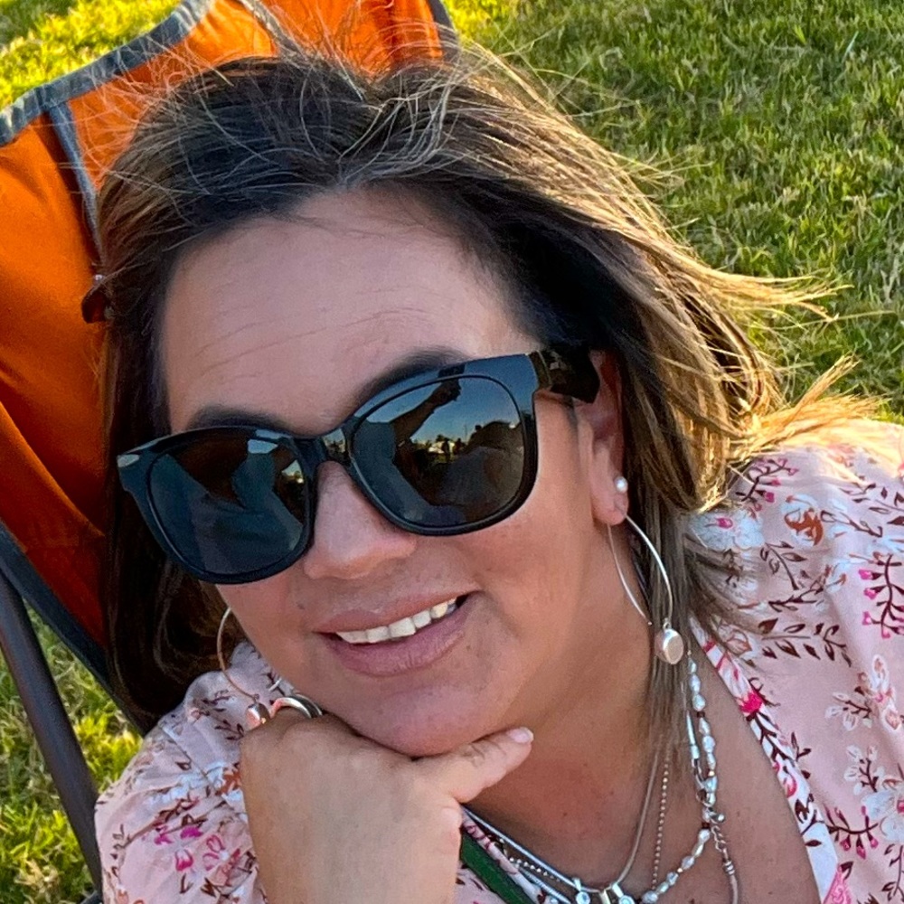 Meet your Posher, Aida